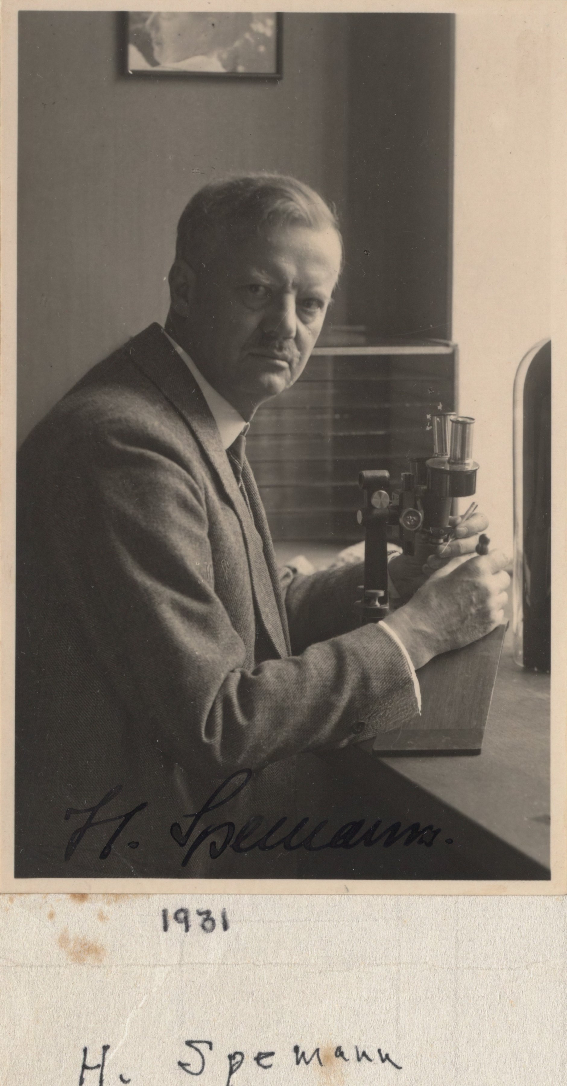 德国著名的胚胎学家汉斯·斯佩曼被希特勒迫害致死